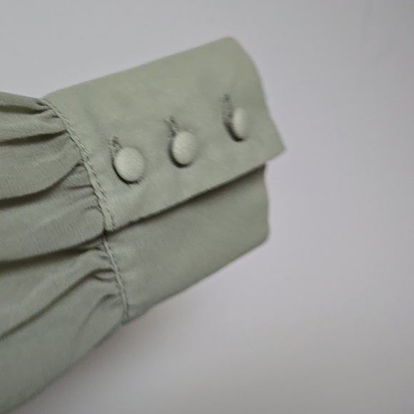 Urban Outfitters Women's Small Sage Green Cropped Smocked Blouse - Picture 8 of 9